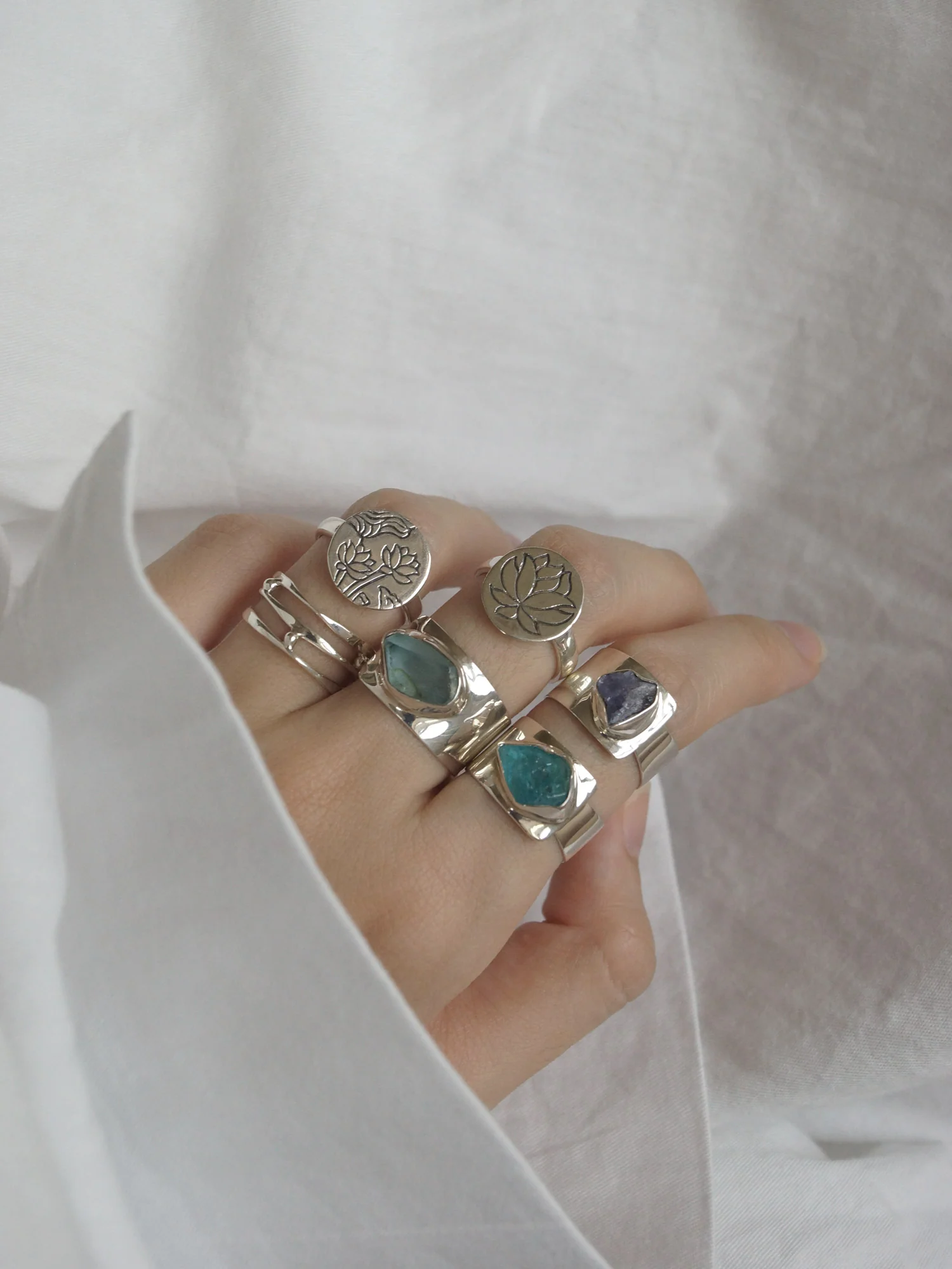 3 LOTUSES Pendant Ring // GABI EXCLUSIVE - Image 4