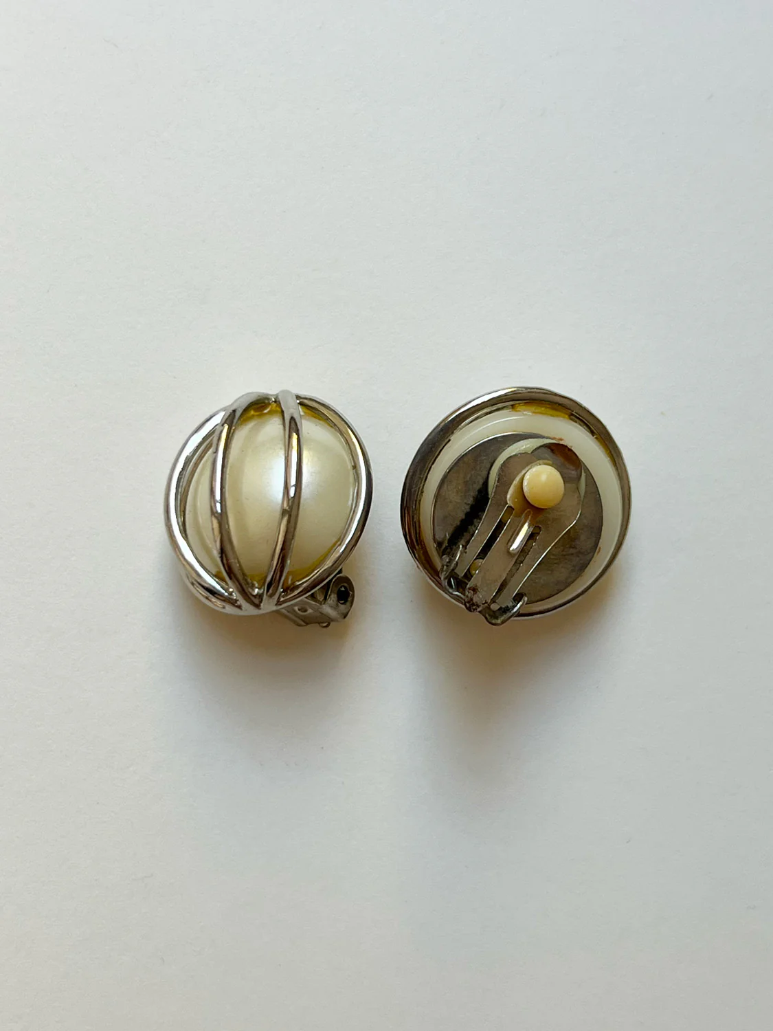 Balloon Pearl Clip-Ons (Vintage) - Image 3