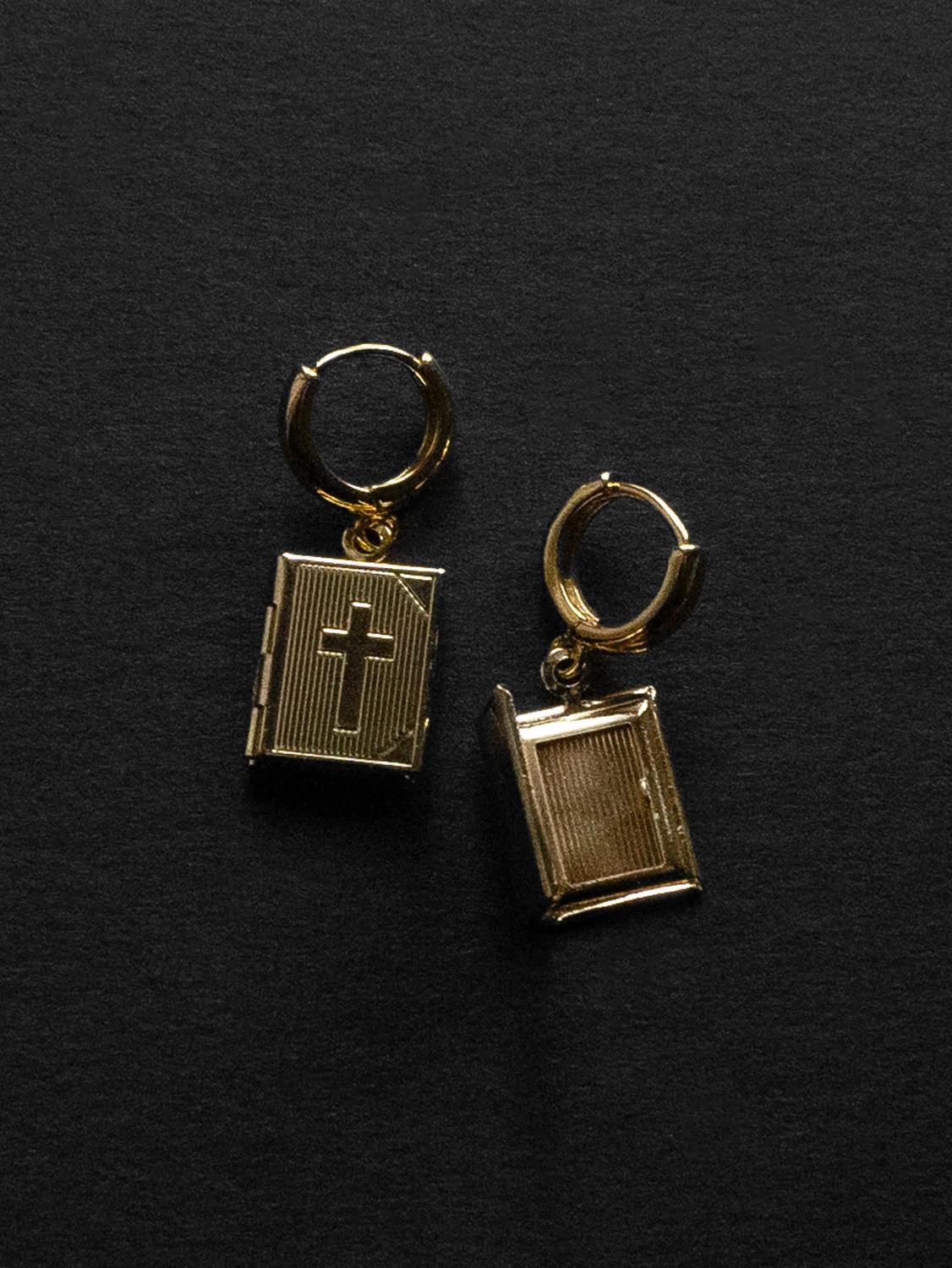 Book Locket Huggies - Gold - Image 2