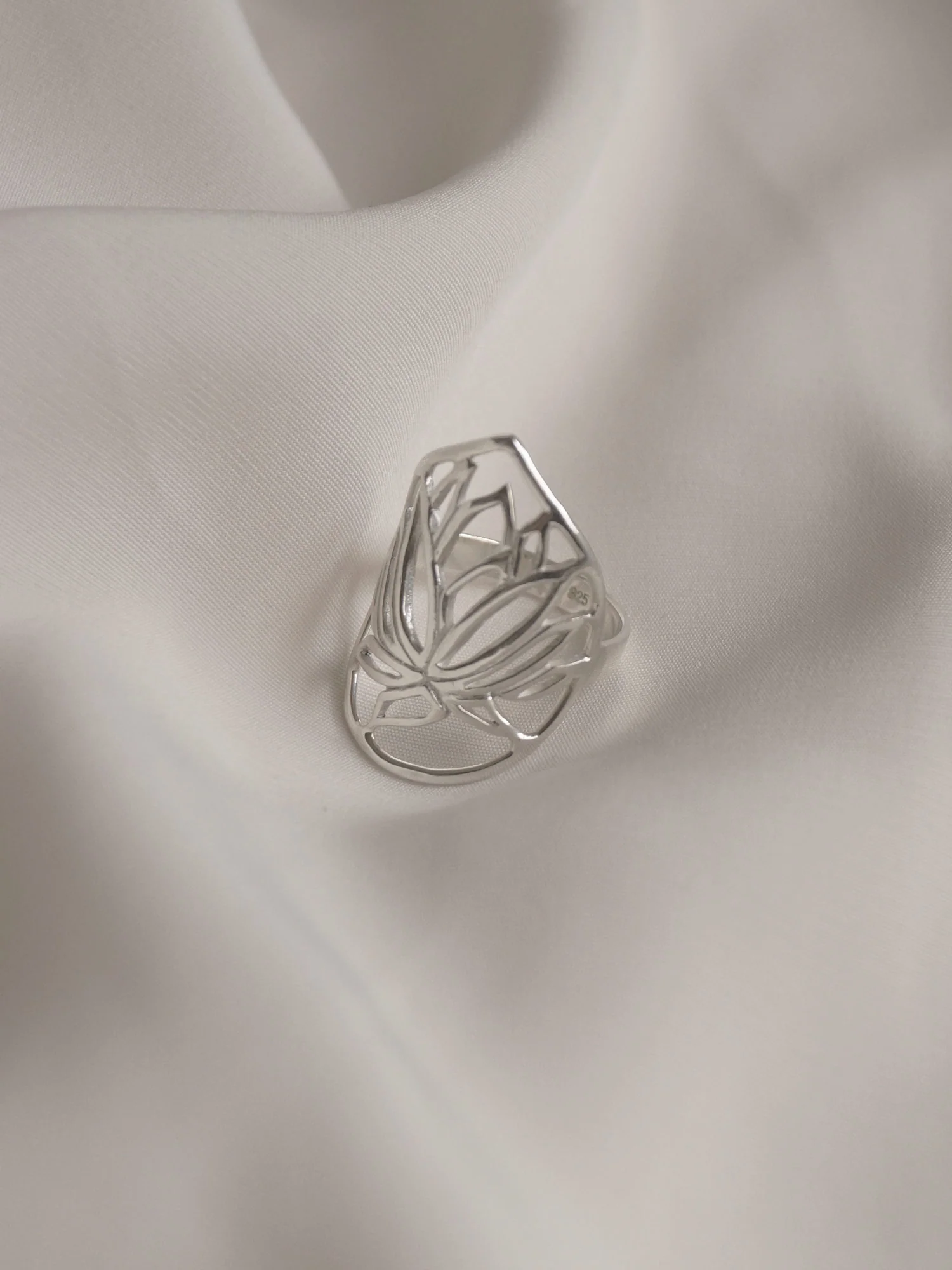 BULAN (Lotus) Ring // GABI EXCLUSIVE - Image 3