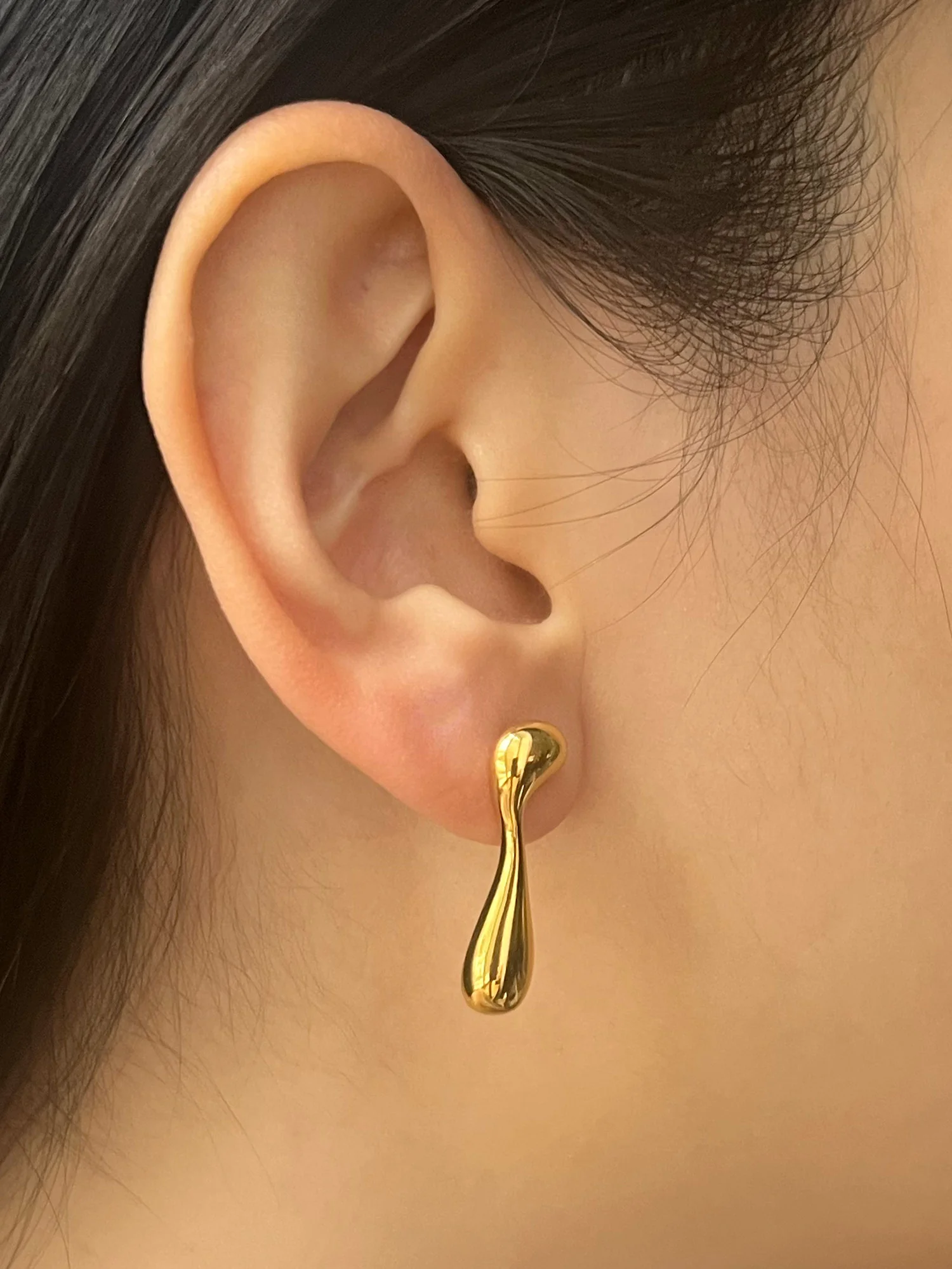 Dripping Gold Paint Asymmetry Earrings - Image 3