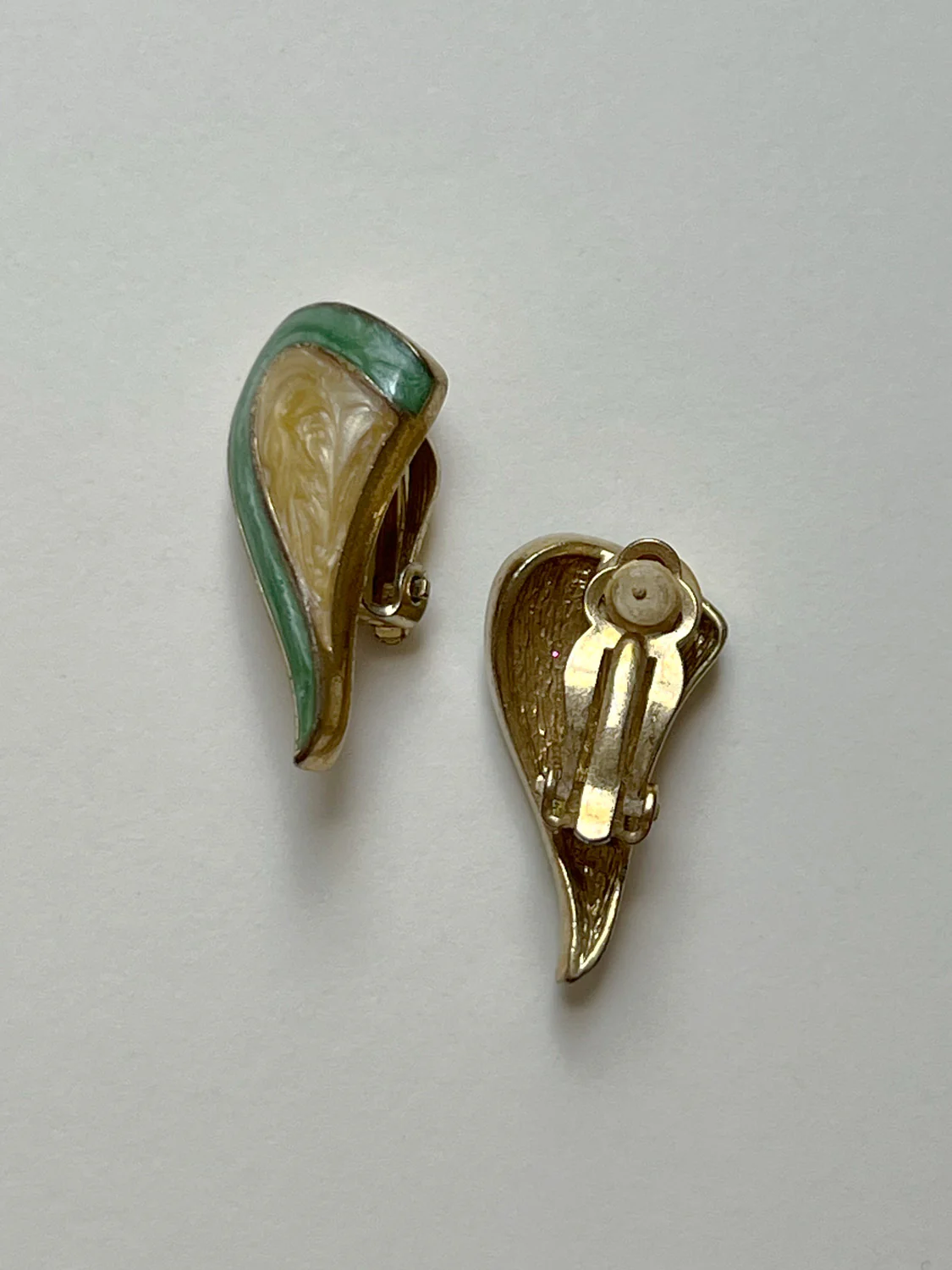 Ear-shaped Enamel Clip-Ons (Vintage) - Image 3