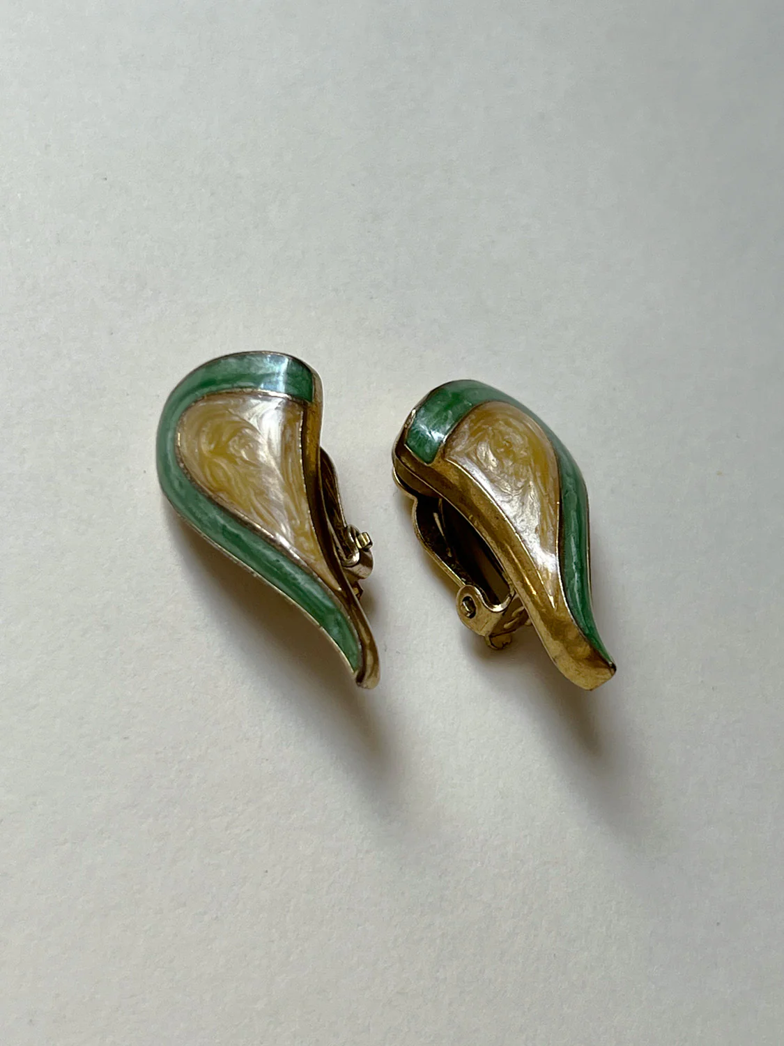 Ear-shaped Enamel Clip-Ons (Vintage) - Image 4