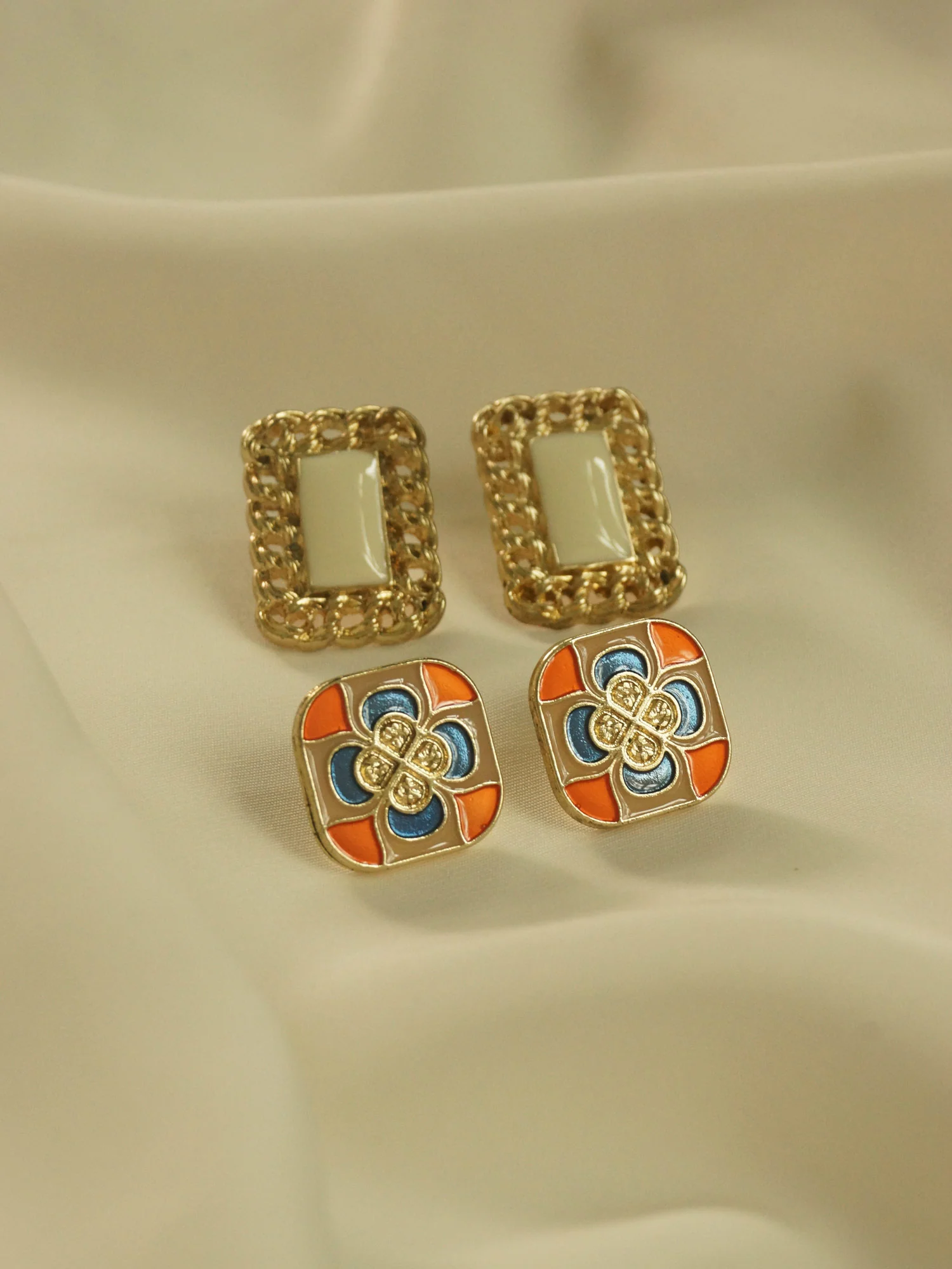 Enamel Chain Earstuds - Image 3