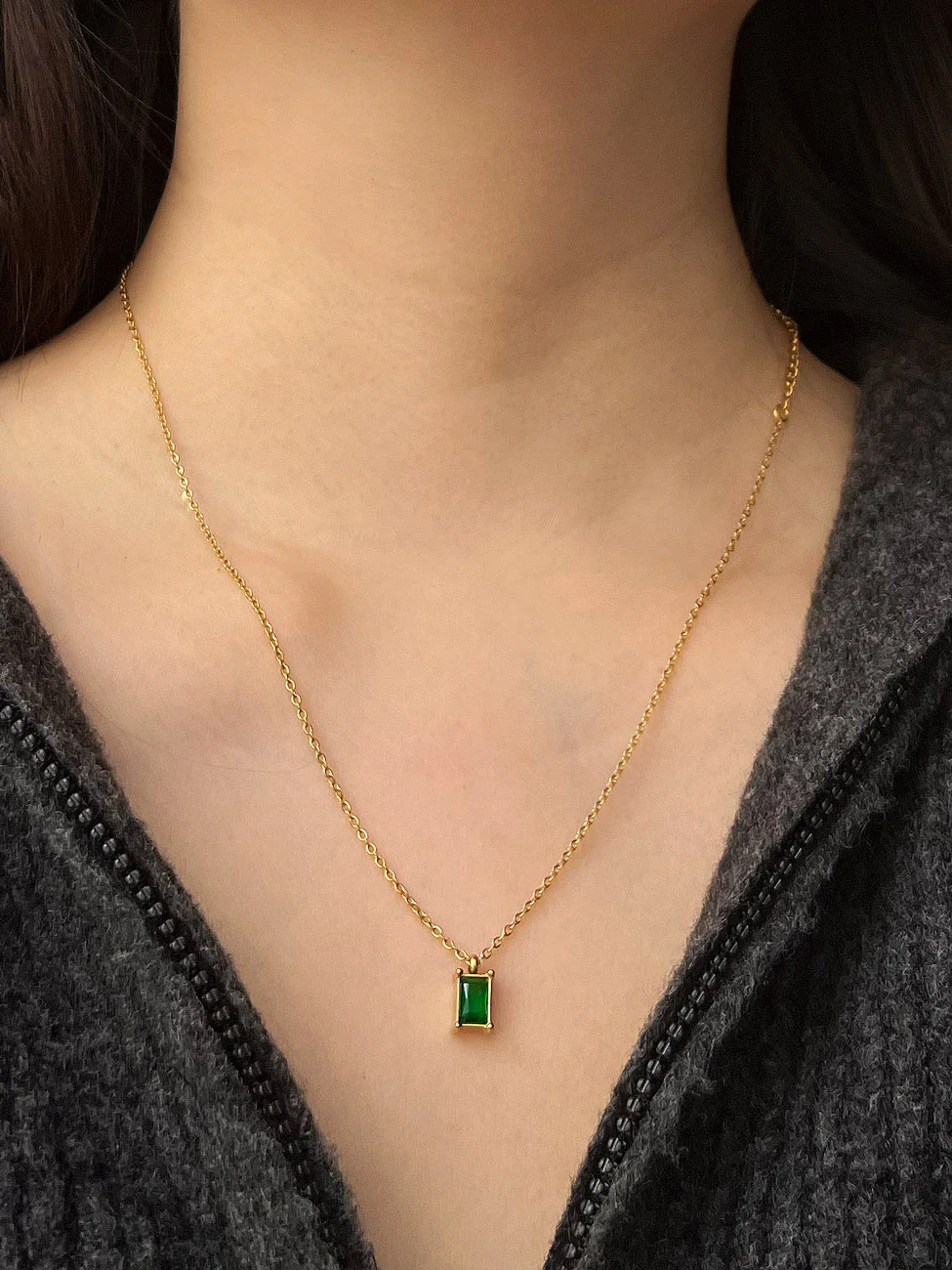 Essential Necklace with Emerald Green Gemstone - Image 2