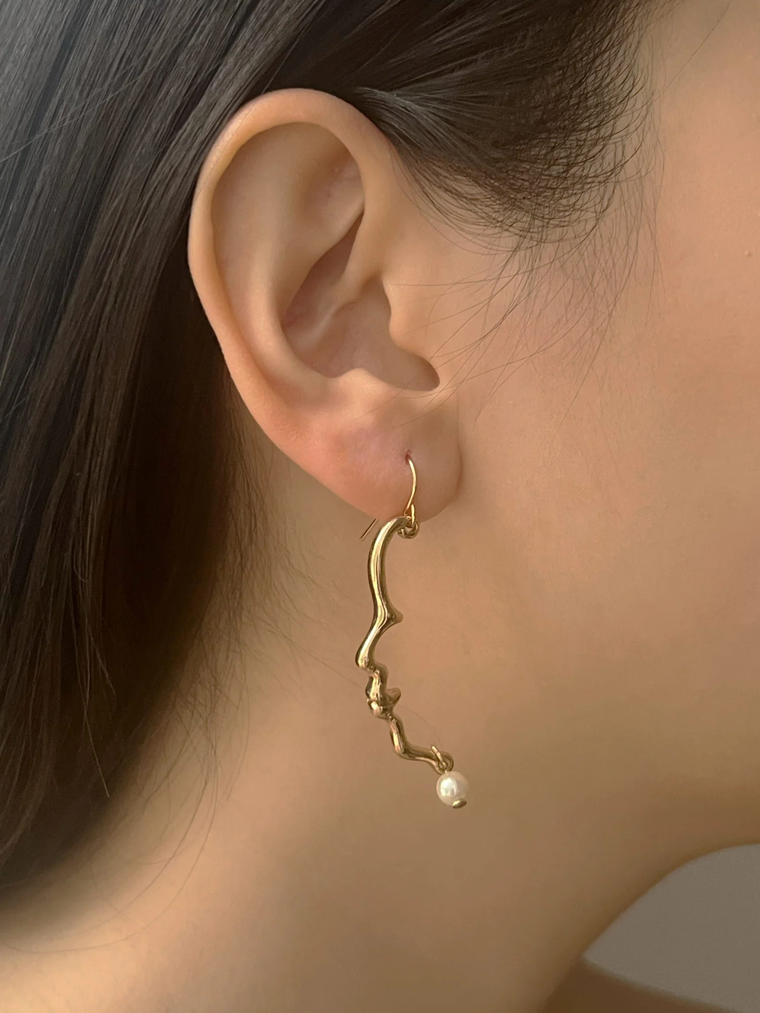 Face Earrings With Little Pearls - Image 2