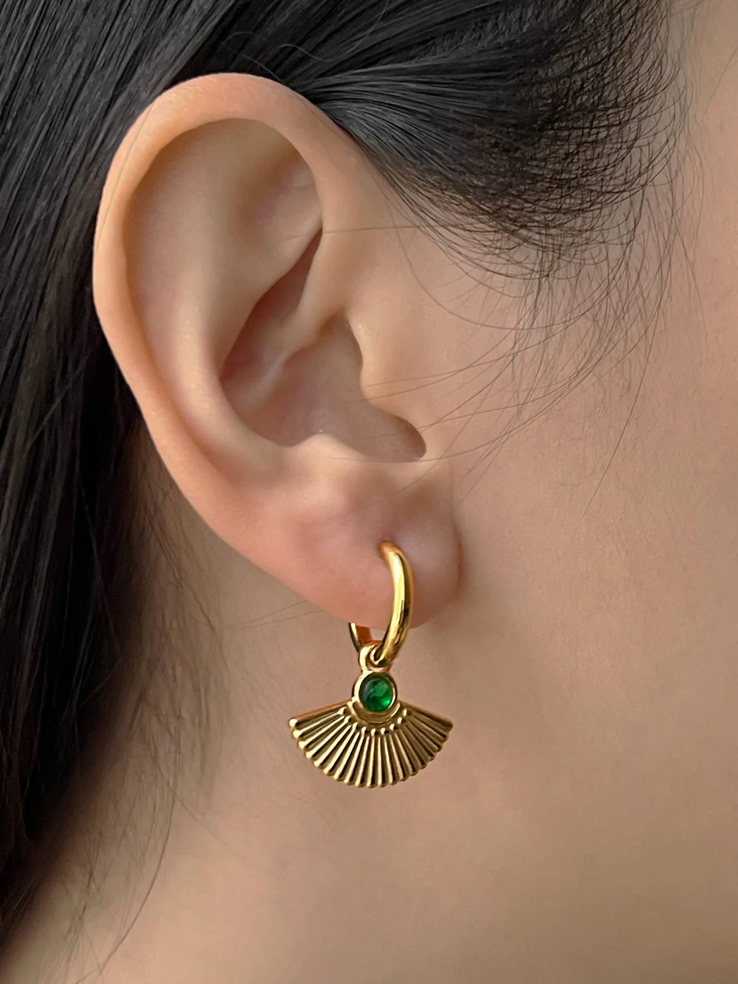 Flight Of Horus Hoop Earrings With Emerald Gemstones - Image 2
