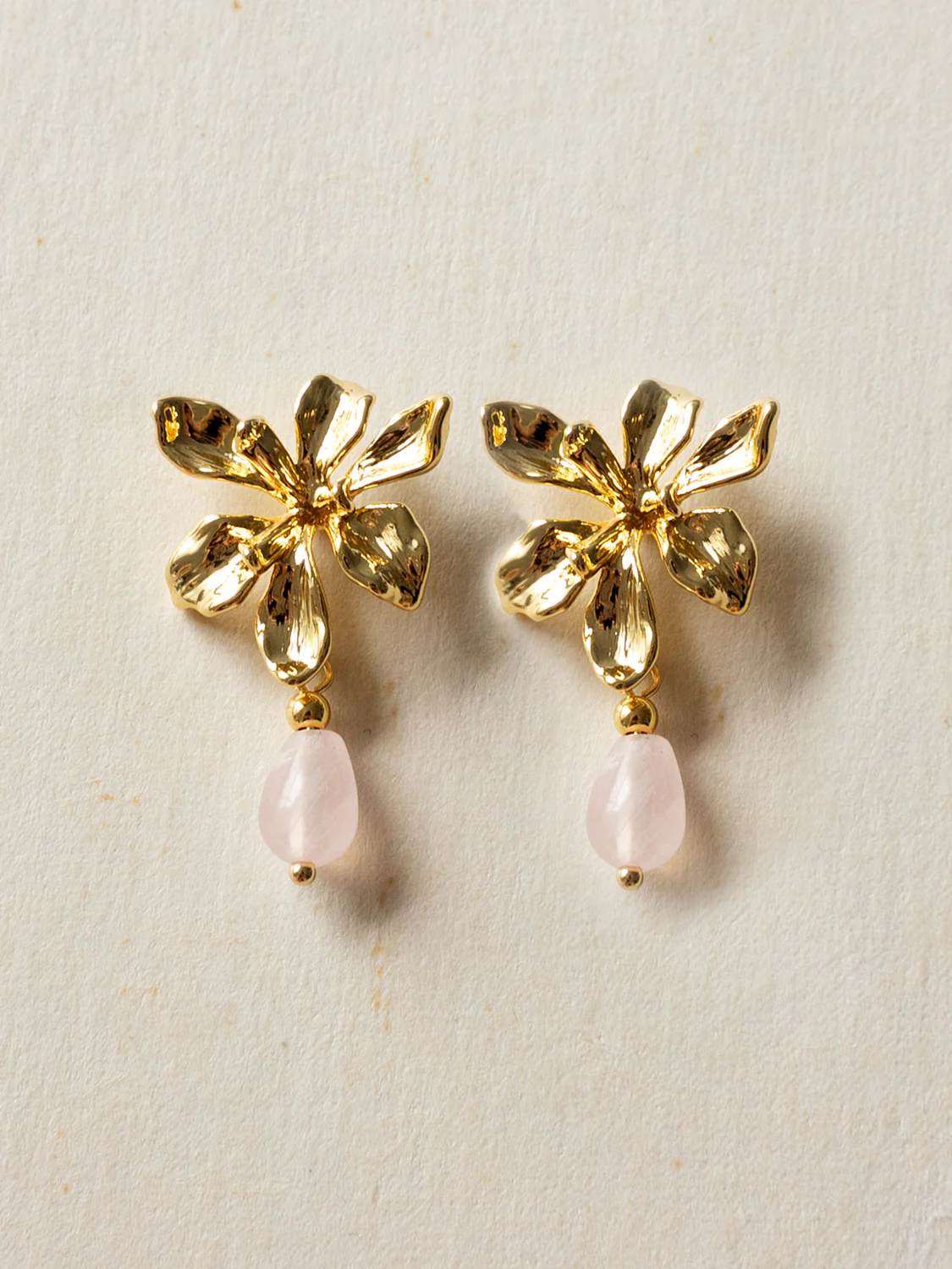 Flower Earstuds With Teardrop Rose Quartz - Gold