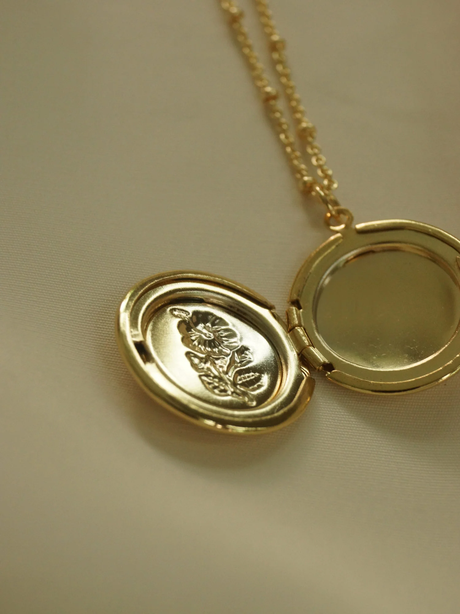 Flower Locket Necklace *14K Gold-plated - Image 3