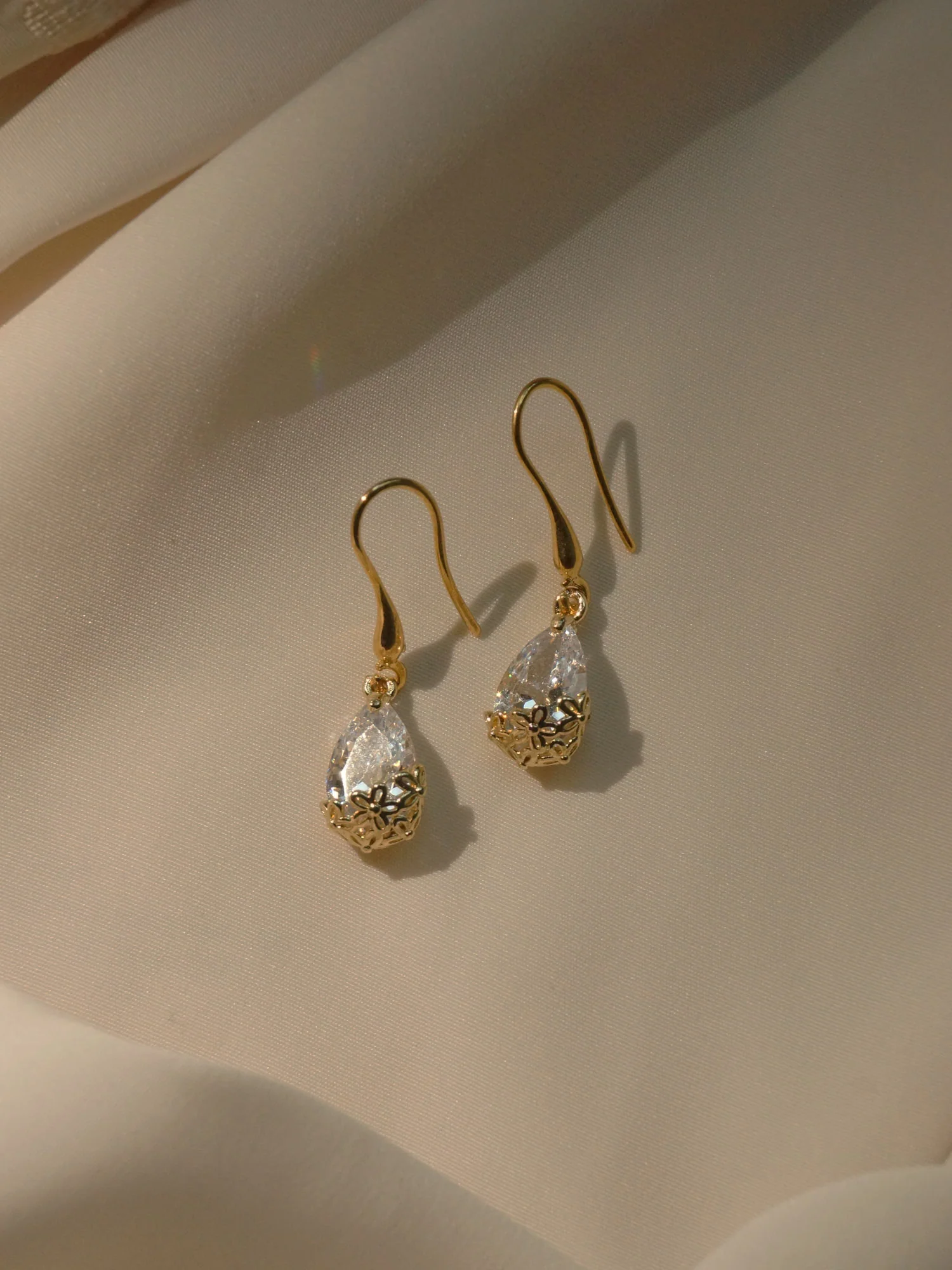 Freyja Drop Earrings - Image 4