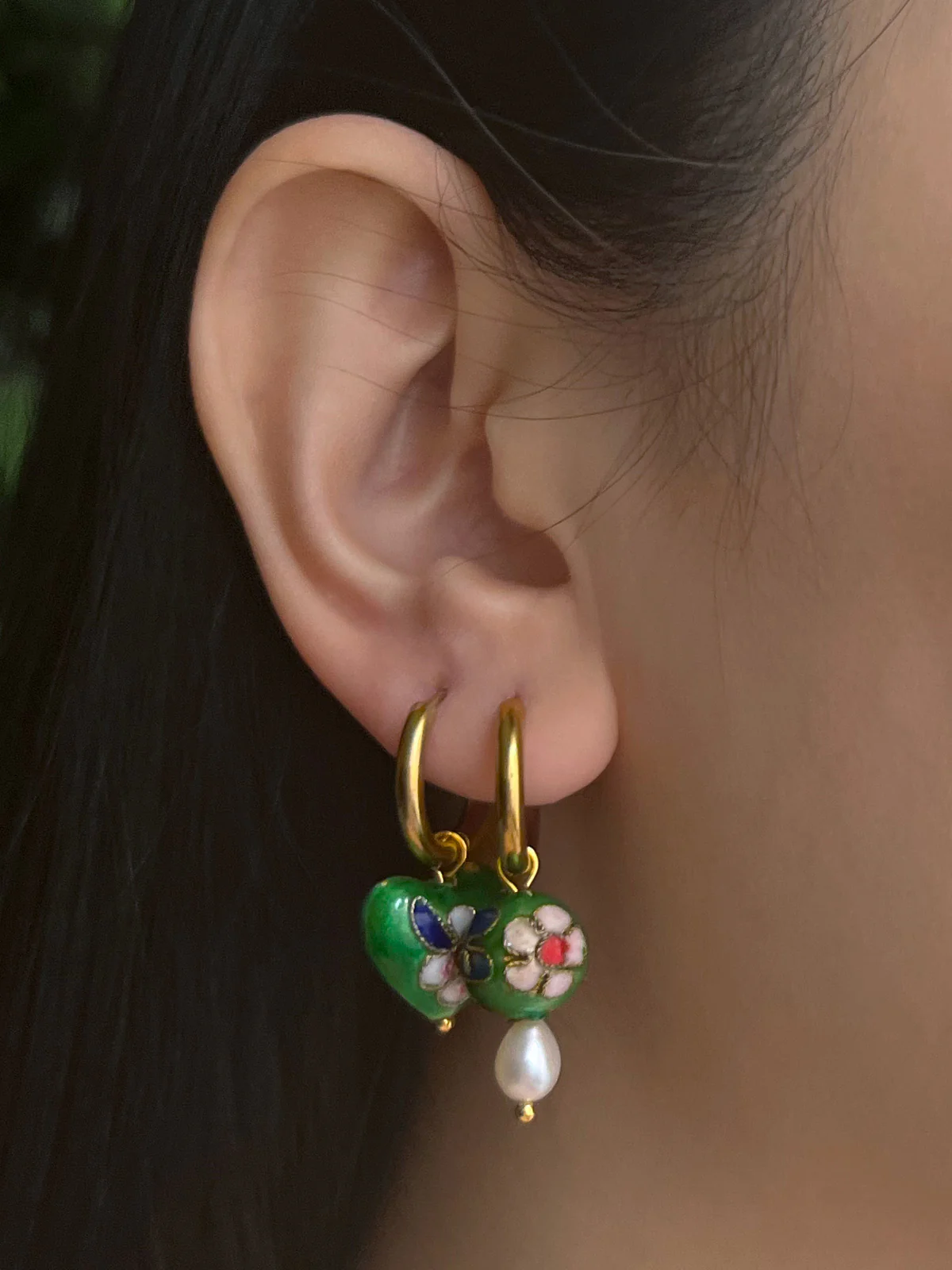 Heart-shaped Green Flower Cloisonne Mismatched Hoops - Image 3