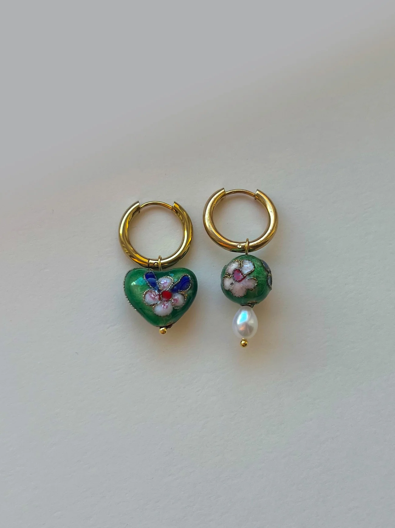 Heart-shaped Green Flower Cloisonne Mismatched Hoops - Image 4