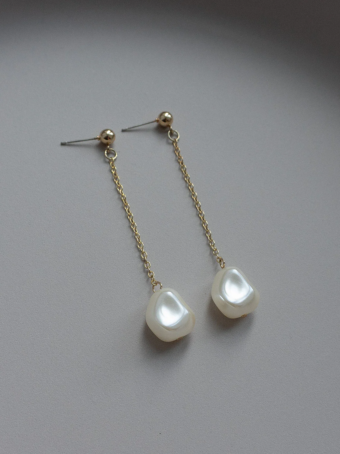 Jumbo Pearl Dangling Earring