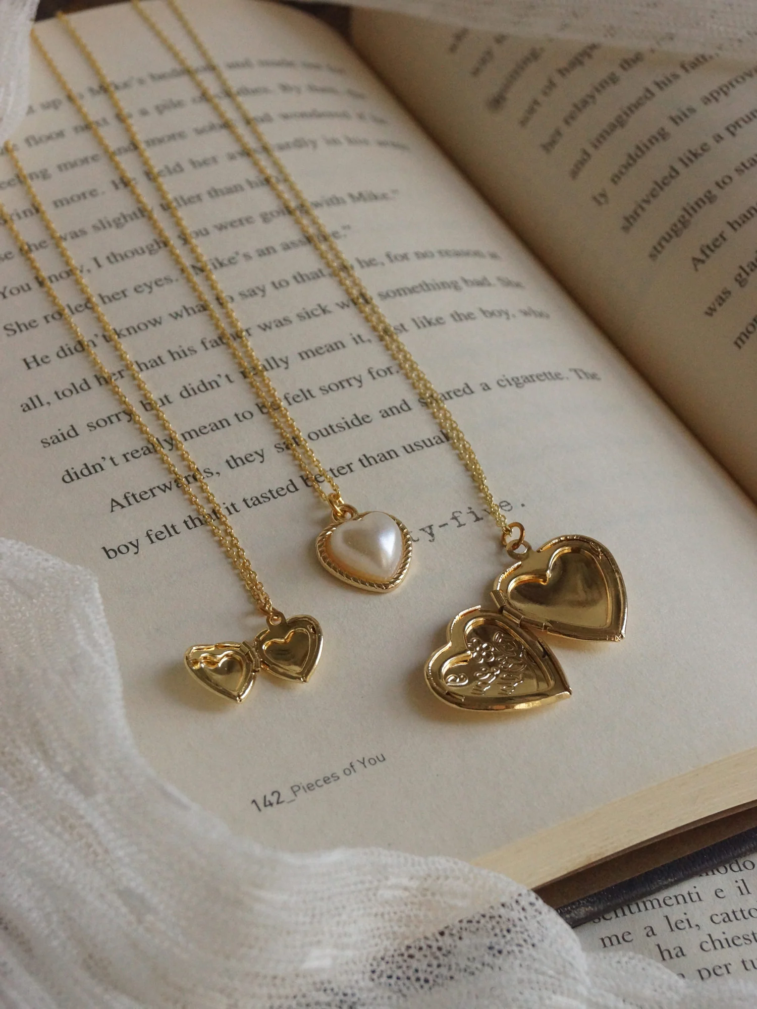 LILITH Heart Pearl Necklace - Image 3