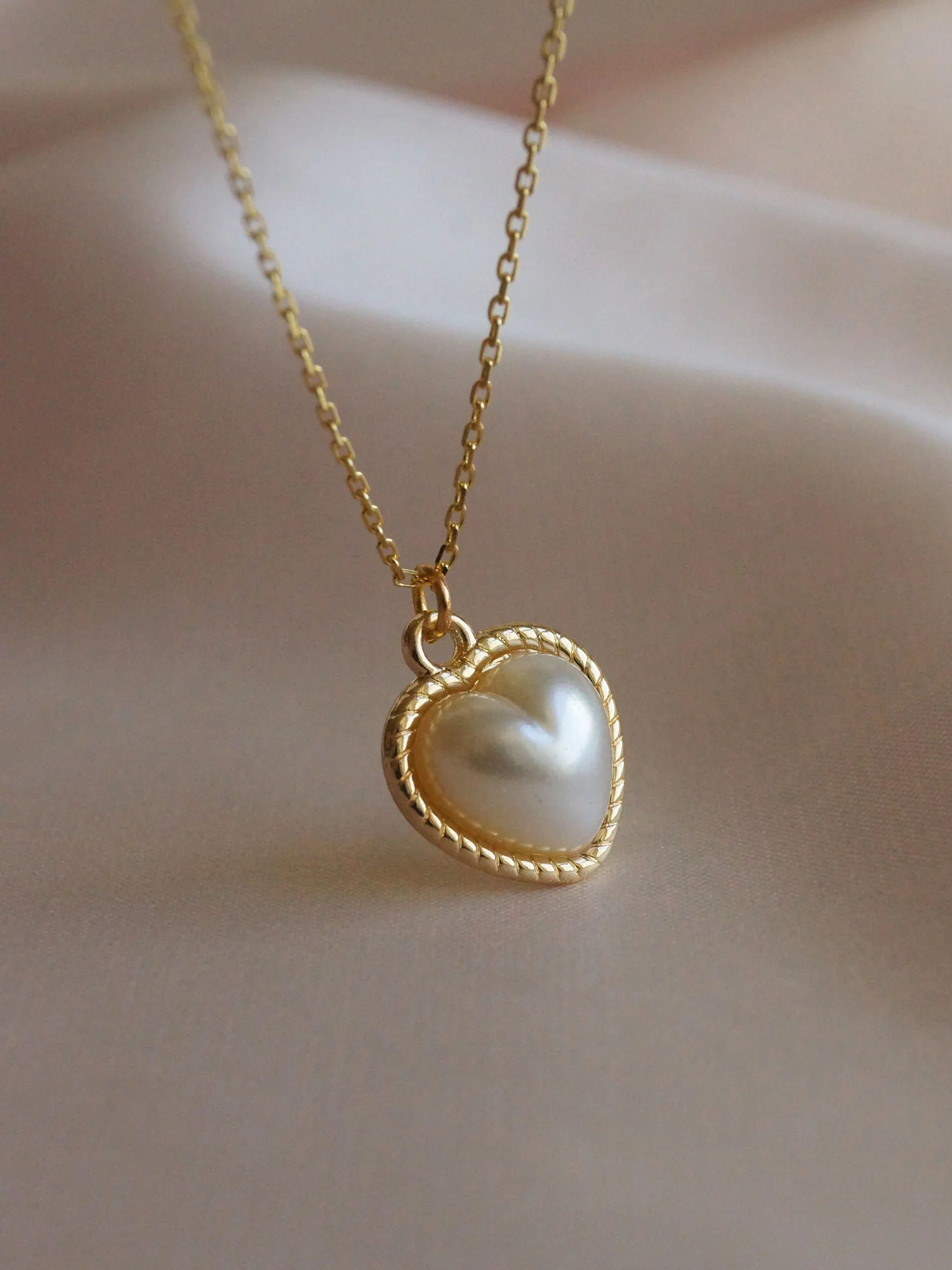 LILITH Heart Pearl Necklace - Image 9