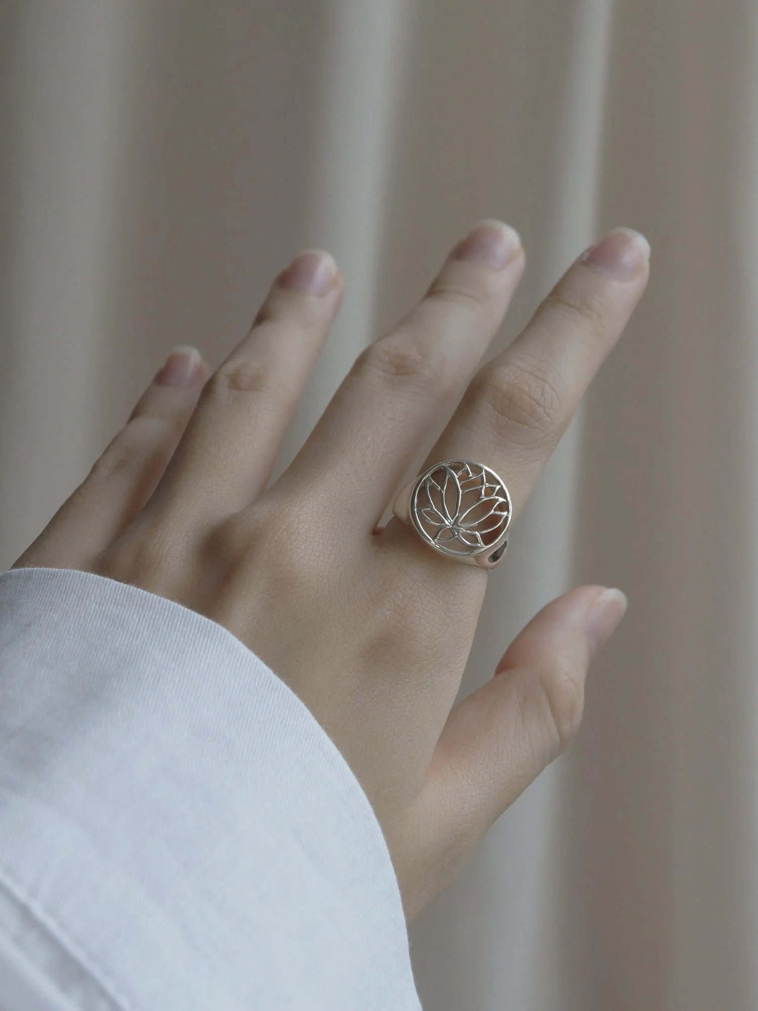 LOTUS Signet Ring - Big // GABI EXCLUSIVE - Image 3