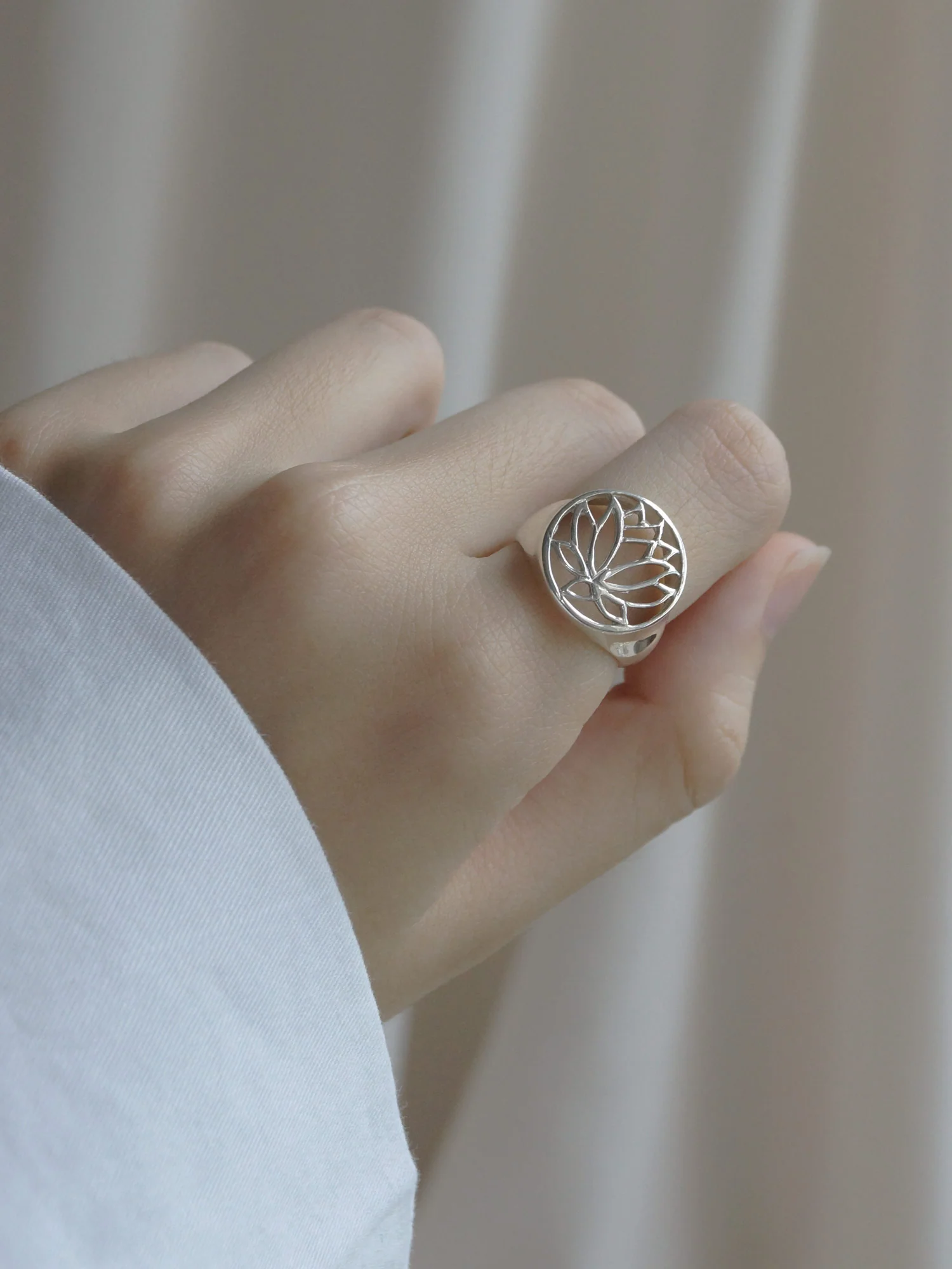 LOTUS Signet Ring - Big // GABI EXCLUSIVE - Image 5