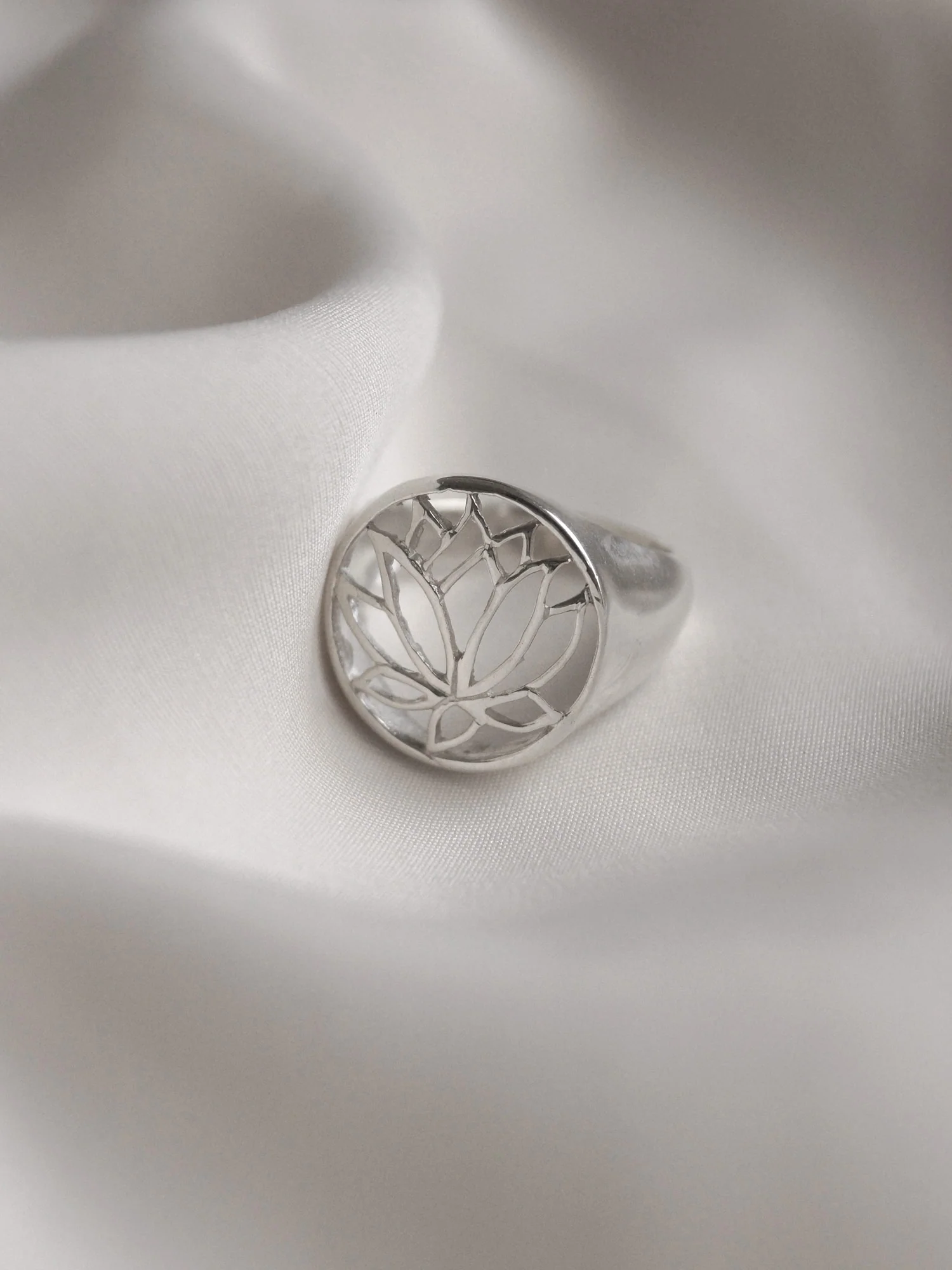 LOTUS Signet Ring - Big // GABI EXCLUSIVE - Image 7