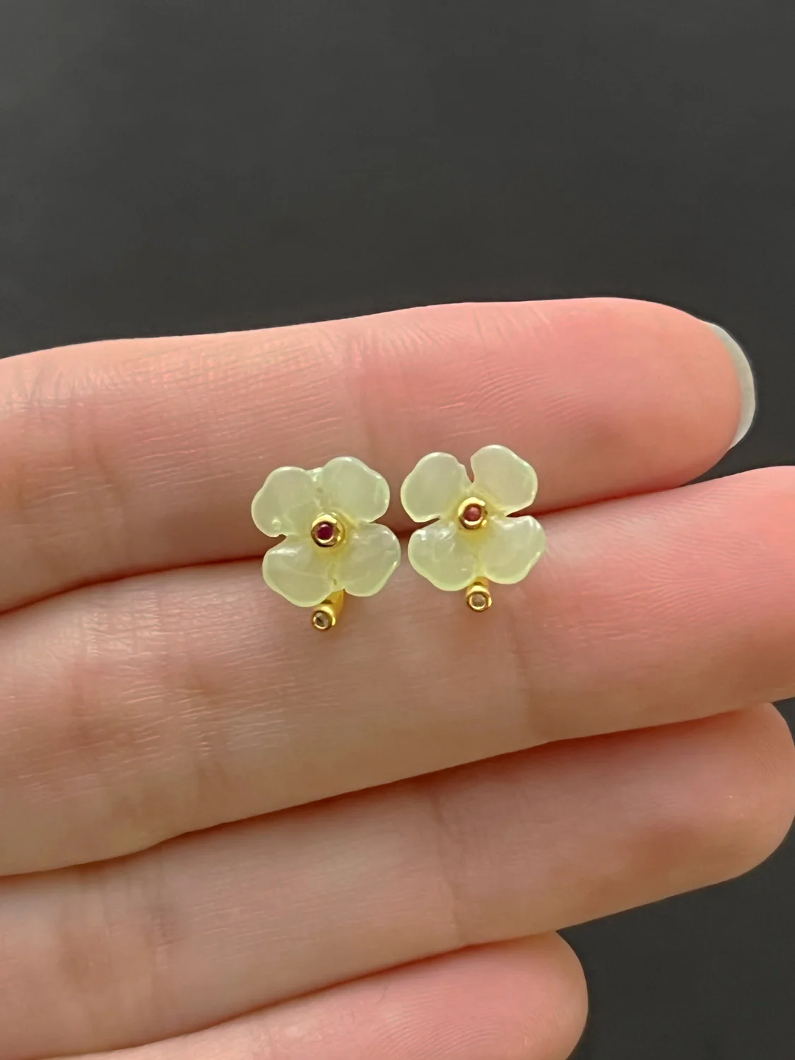 Lucky Clover Jade Earstuds - Light Green - Image 3