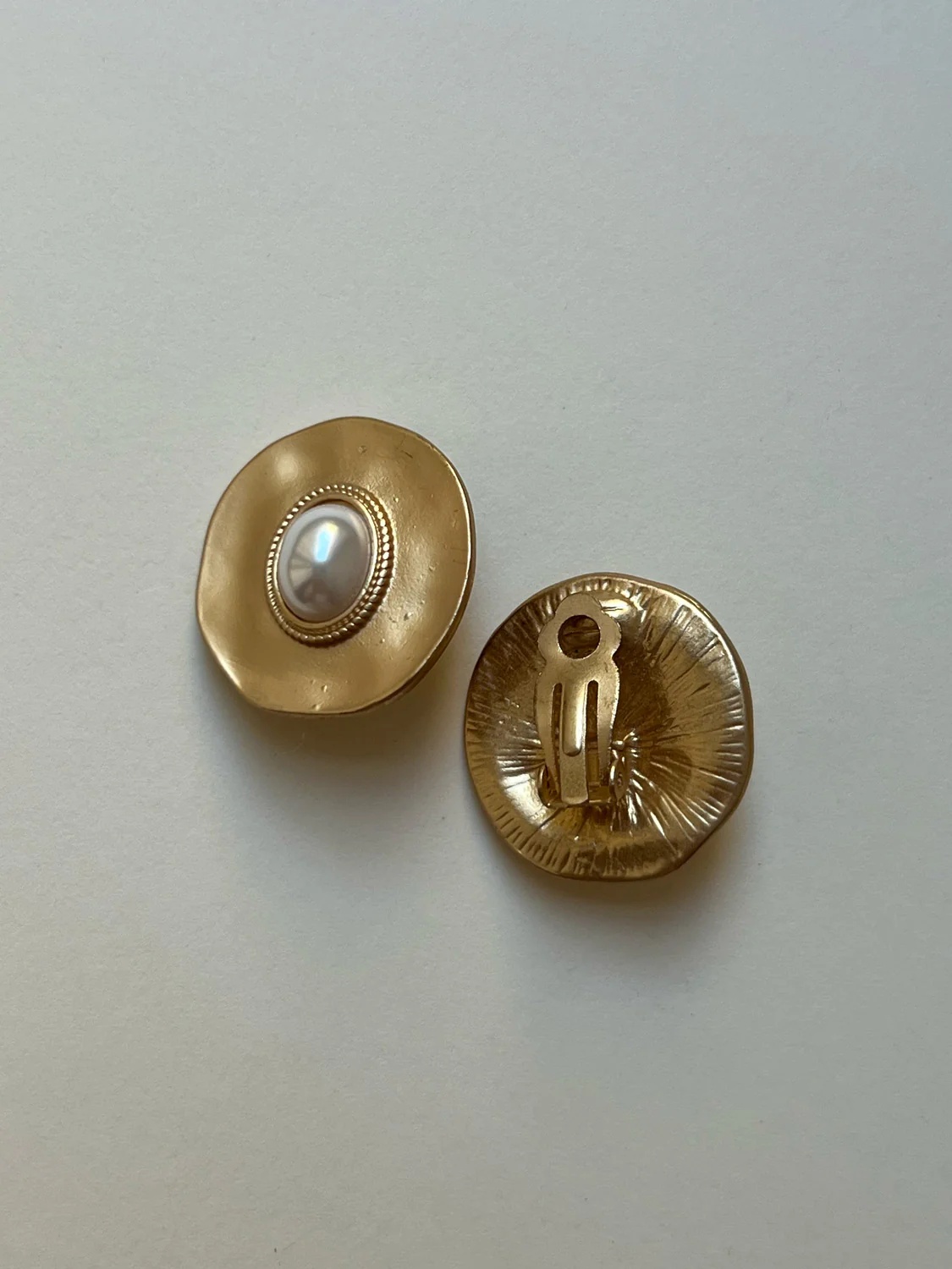 Matte Gold Pearl Eye Clip-Ons (Vintage) - Image 4