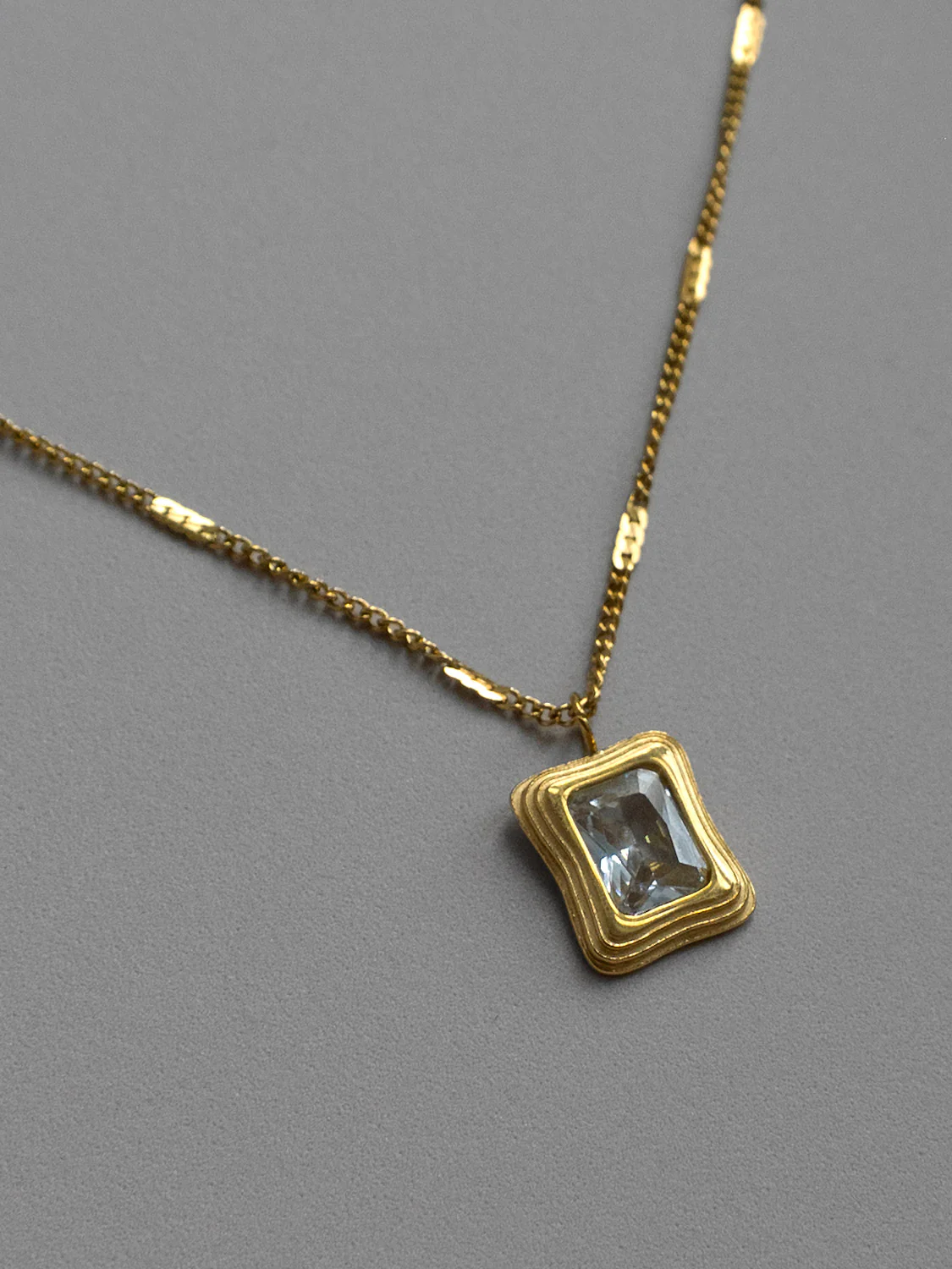 Mirror of Eternity Necklace - Clear Gemstone - Image 2