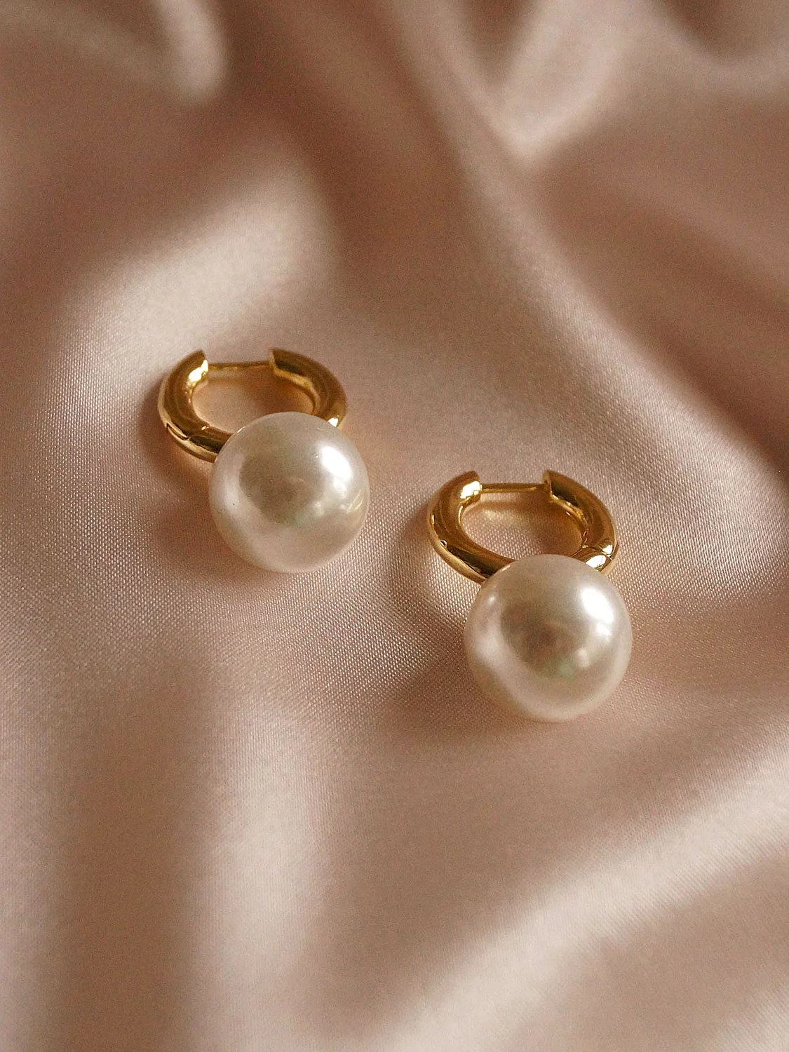 Moria Pearl Earrings - Image 3