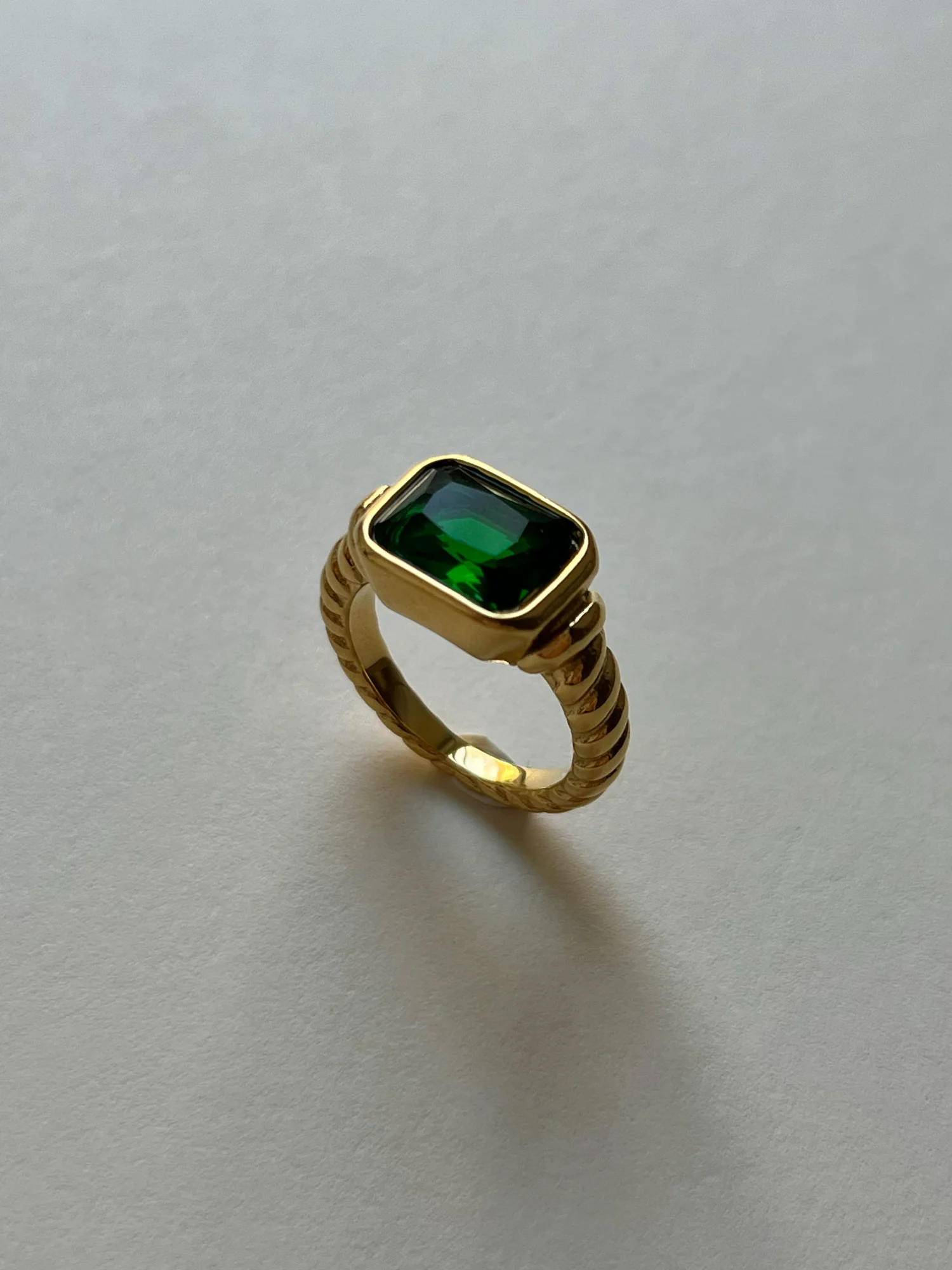 Rectangular Gemstone Twist Ring - Emerald Green - Image 2