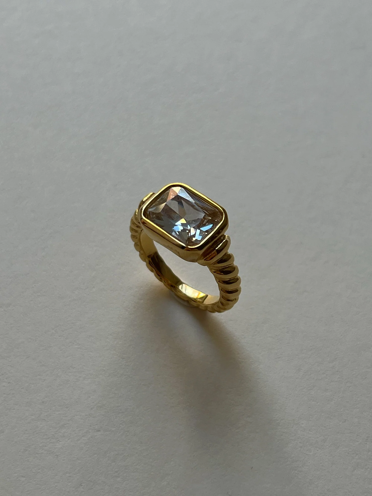 Rectangular Gemstone Twist Ring - Emerald Green - Image 5