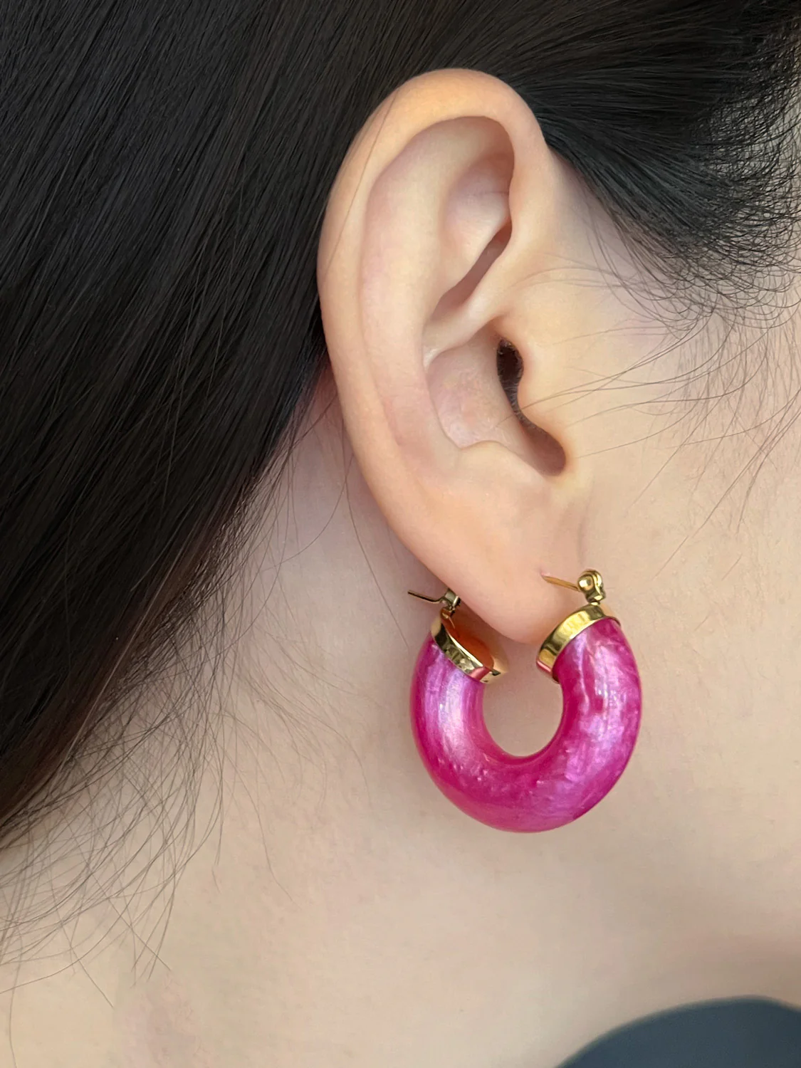 Round Resin Hoops - Magenta - Image 3