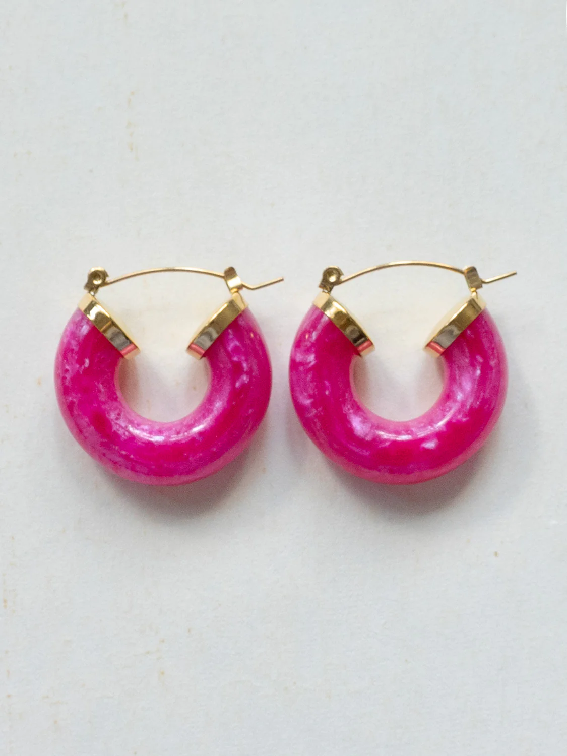 Round Resin Hoops - Magenta - Image 4