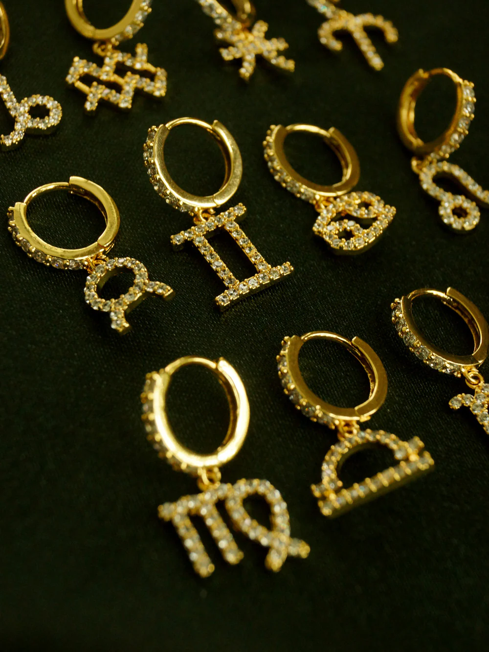 Pavé Sparkle Horoscope Huggies *18k Gold-plated - Image 3