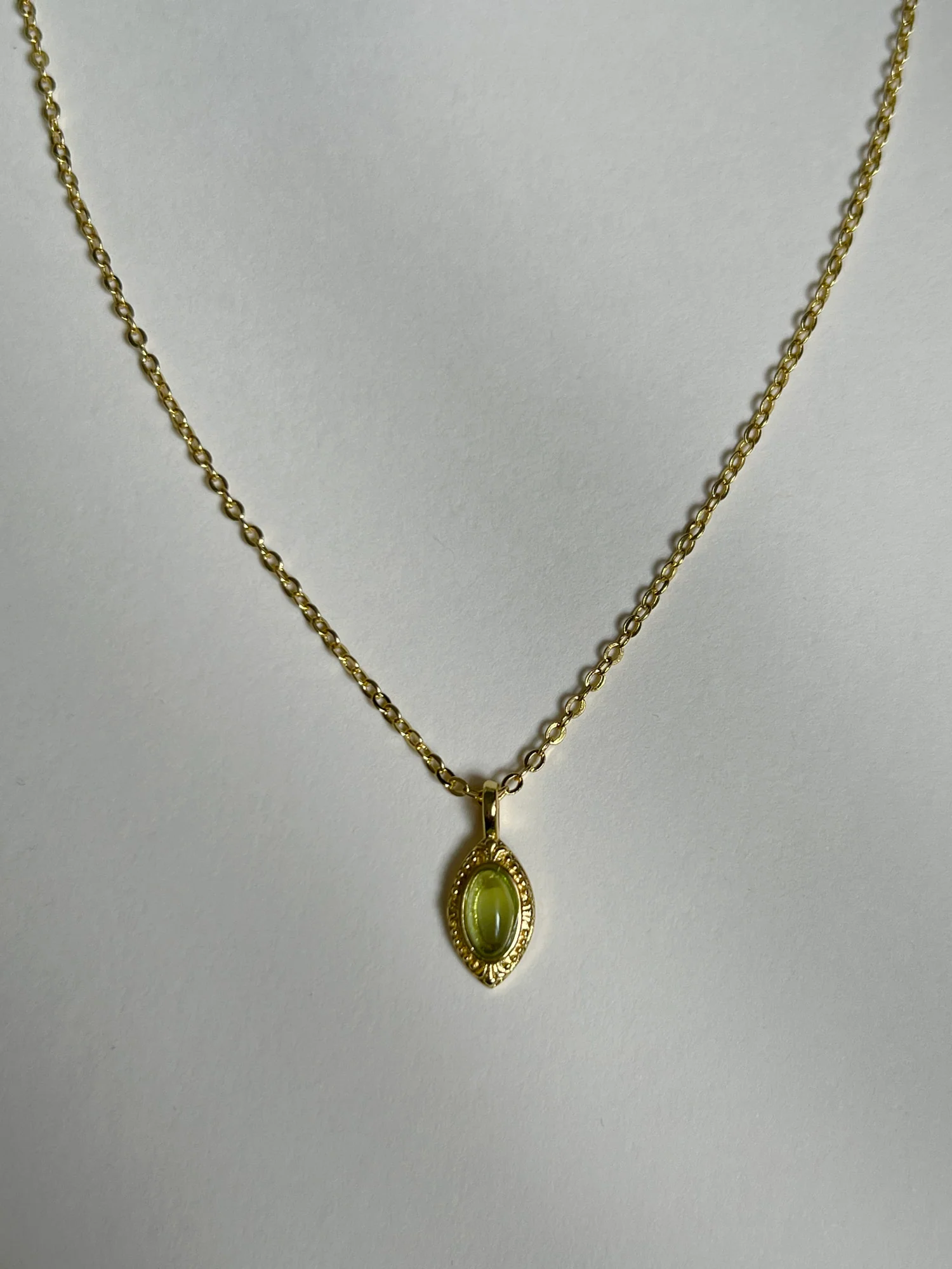 Vintage Oval Green Pendant Necklace - Image 3