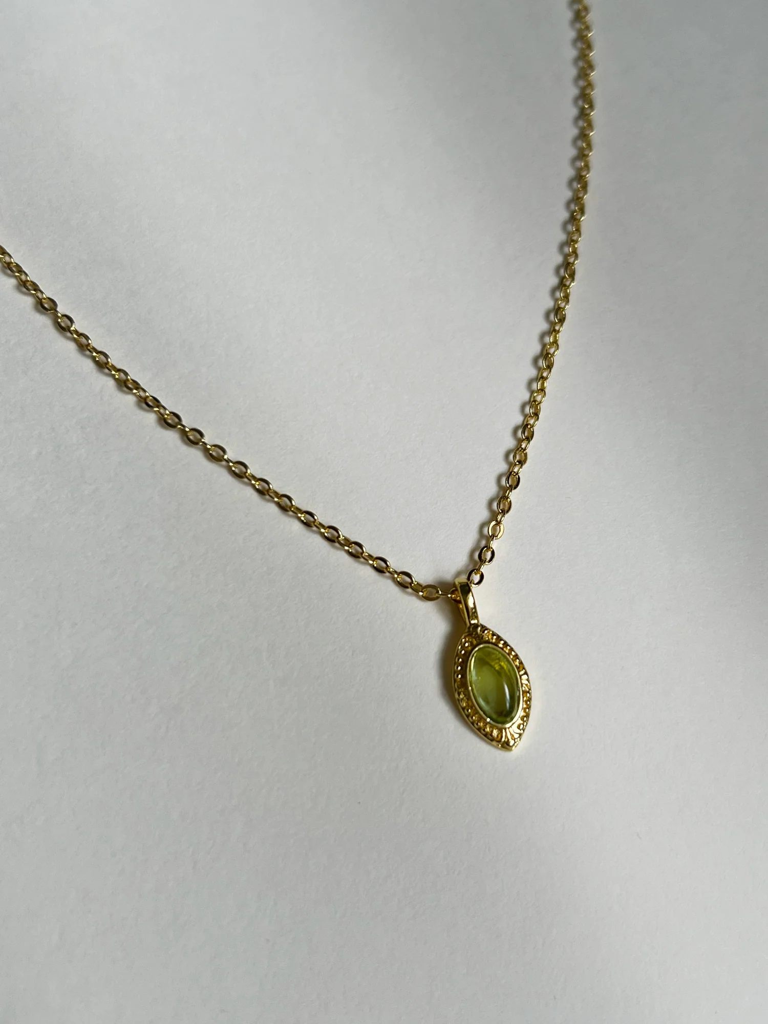 Vintage Oval Green Pendant Necklace - Image 4